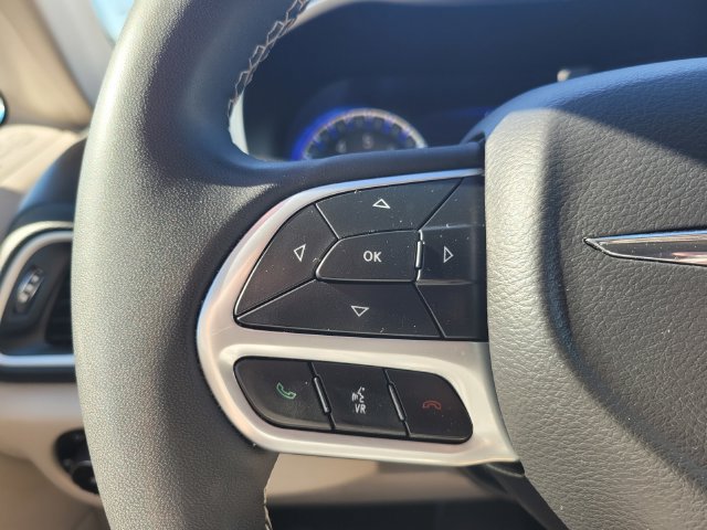 Used 2023 Chrysler Pacifica Touring-L FWD image 28