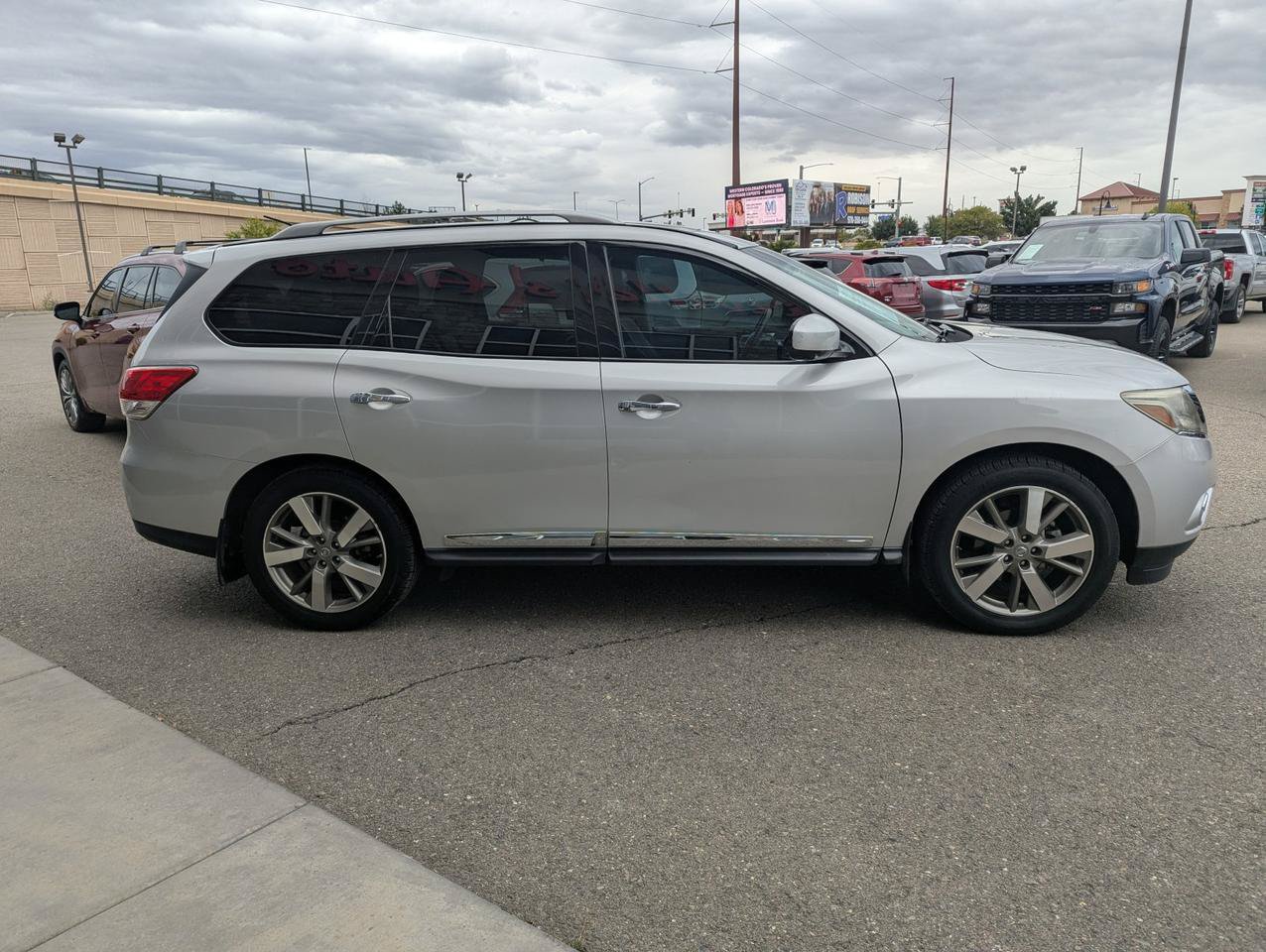 Used 2015 Nissan Pathfinder Platinum w/ Cargo Package FWD image 6