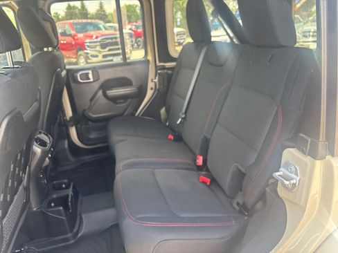 Used 2022 Jeep Wrangler Unlimited Rubicon AWD/4WD image 17