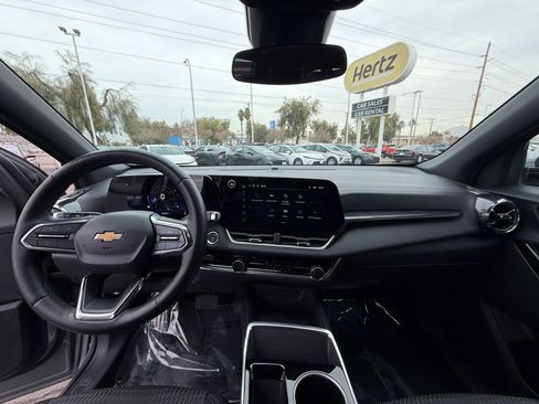 Used 2025 Chevrolet Equinox LT image 32