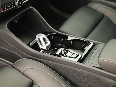 Used 2024 Volvo XC40 B5 Ultimate w/ Protection Package Premier AWD/4WD image 17