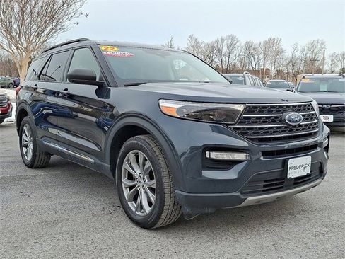Certified 2022 Ford Explorer XLT w/ Equipment Group 202A image 3