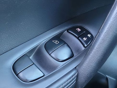 Used 2018 Nissan Rogue SL w/ Premium Package image 26