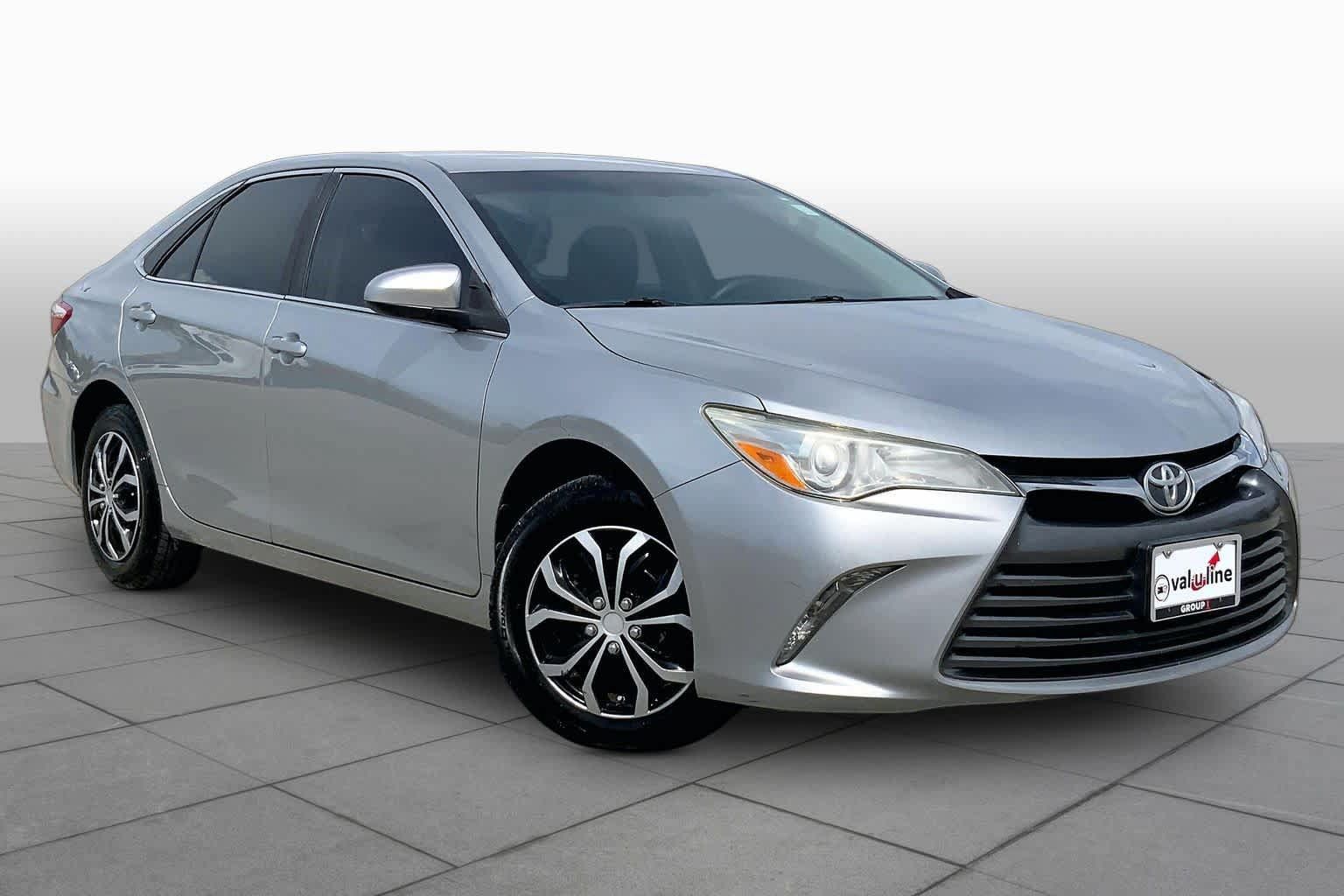 Used 2015 Toyota Camry LE FWD image 3