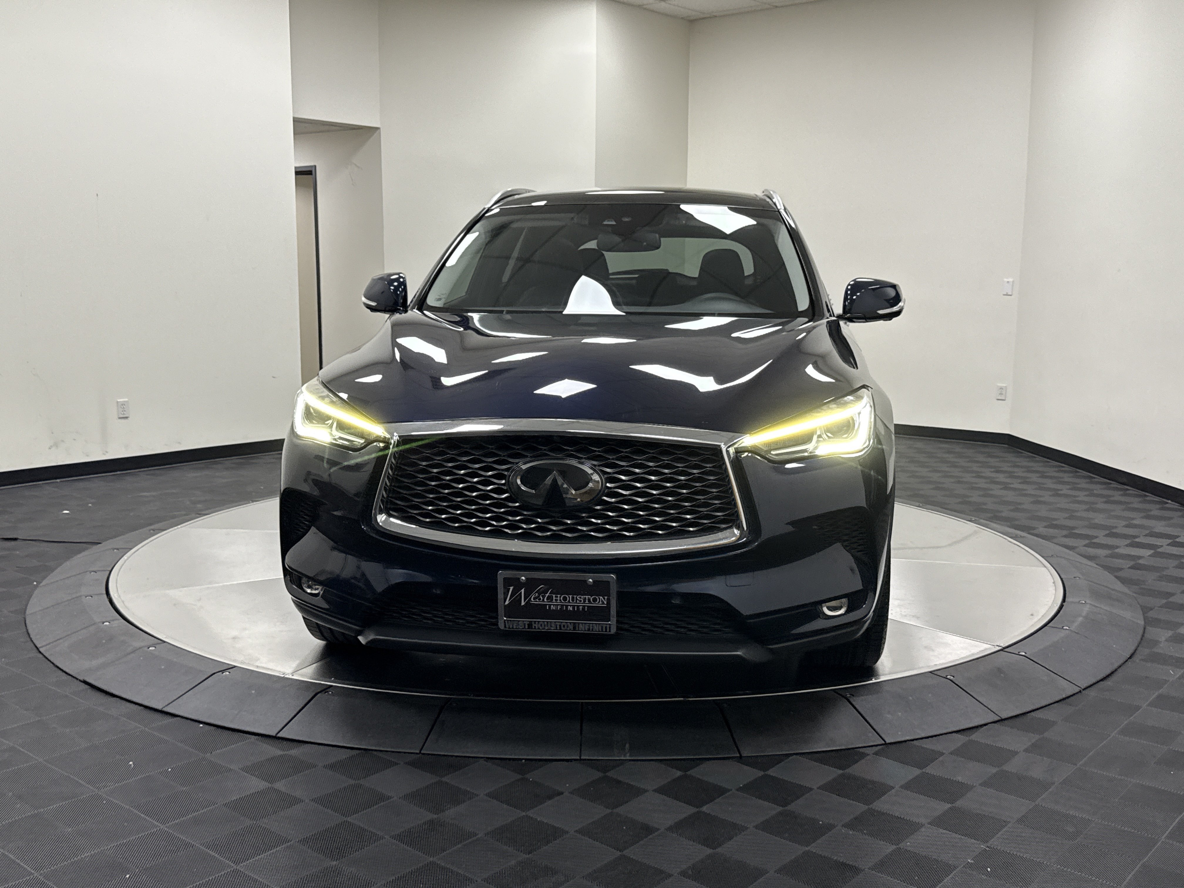 Used 2019 INFINITI QX50 FWD image 2