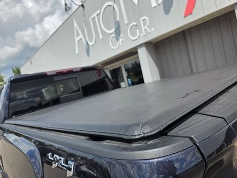 Used 2024 GMC Sierra 2500 SLT w/ SLT Premium Package AWD/4WD image 13