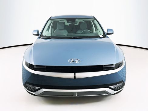 Used 2024 Hyundai Ioniq 5 SEL image 2