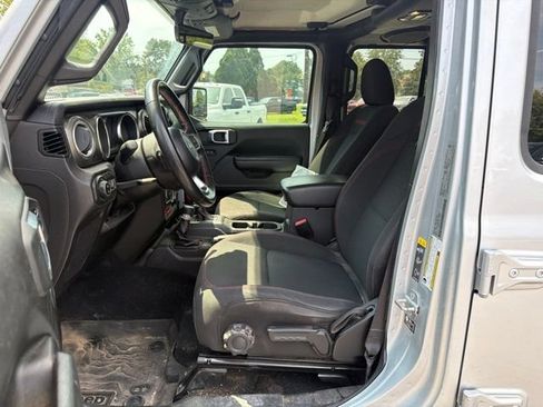 Used 2022 Jeep Gladiator Rubicon w/ Trailer Tow Package AWD/4WD image 15