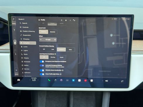 Used 2023 Tesla Model X image 24