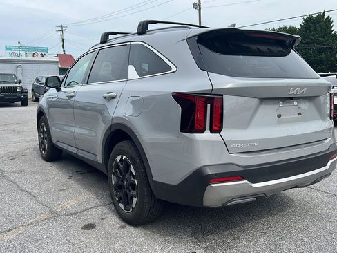 Used 2024 Kia Sorento S w/ Panoramic Sunroof Package AWD/4WD image 3