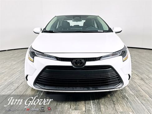 Used 2025 Toyota Corolla LE image 2