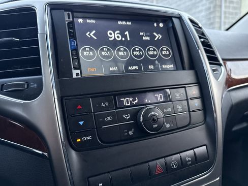 Used 2013 Jeep Grand Cherokee Limited AWD/4WD image 25