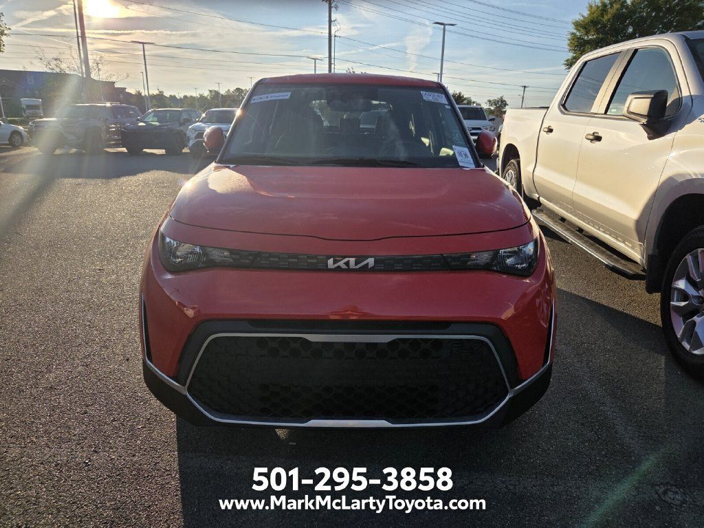 Used 2024 Kia Soul LX FWD image 2