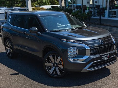 New 2026 Mitsubishi Outlander SE AWD/4WD image 2