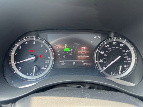 Used 2020 Toyota Highlander XLE AWD/4WD image 22