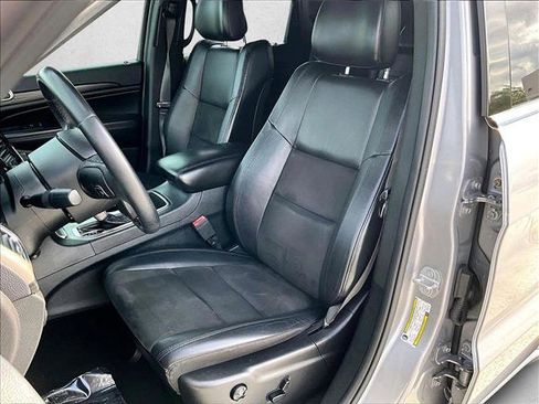 Used 2019 Jeep Grand Cherokee Altitude image 27