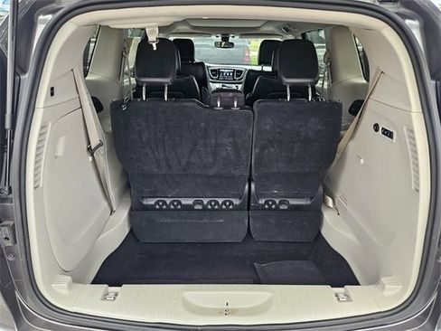 Used 2020 Chrysler Pacifica Limited image 11