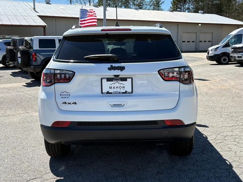 Used 2026 Jeep Compass Latitude image 4