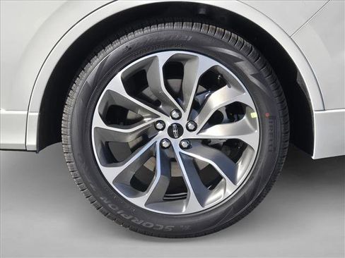 New 2026 Lincoln Aviator Premiere image 9