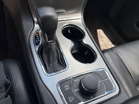 Used 2018 Jeep Grand Cherokee Limited w/ Luxury Group II AWD/4WD image 17