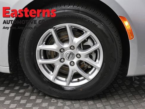 Used 2023 Chrysler Pacifica Touring-L FWD image 34