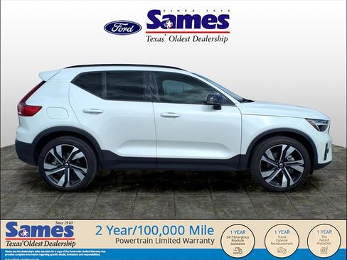 Used 2024 Volvo XC40 B5 Plus w/ Climate Package image 5