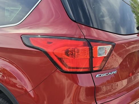 Used 2019 Ford Escape SE image 10