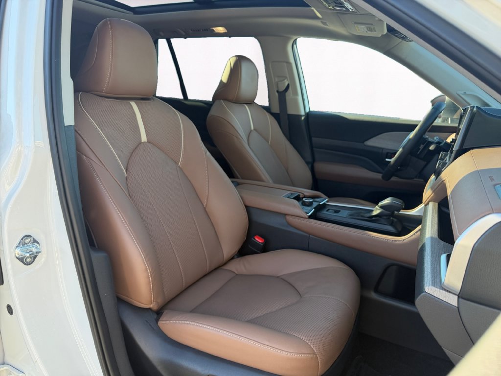 Used 2026 Toyota Grand Highlander AWD image 15