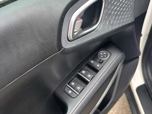 Used 2022 Kia Soul LX image 14