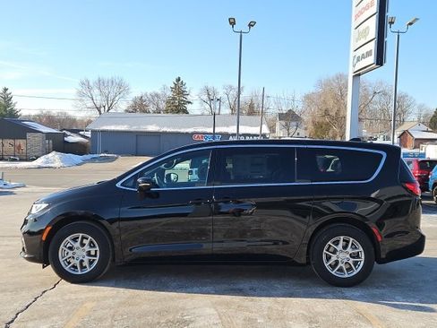 New 2026 Chrysler Pacifica Select image 6