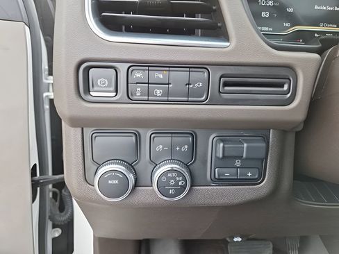 Used 2022 GMC Yukon XL SLT w/ SLT Premium Package image 33