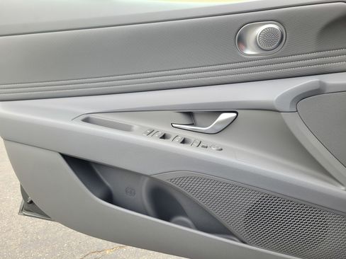 New 2025 Hyundai Elantra SEL image 17