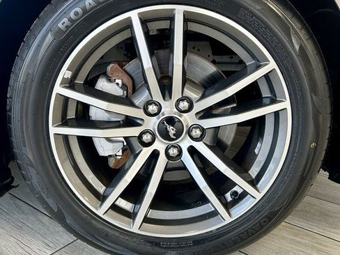 Used 2016 Ford Mustang Premium image 17