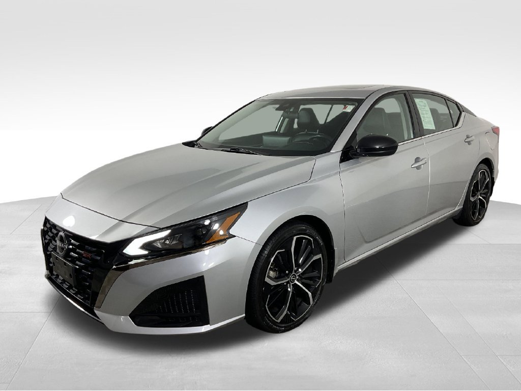 Used 2023 Nissan Altima 2.5 SR w/ SR Premium Package FWD image 4