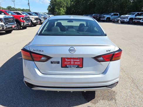 Used 2024 Nissan Altima 2.5 SV FWD image 7