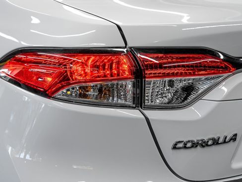 Used 2021 Toyota Corolla LE image 14