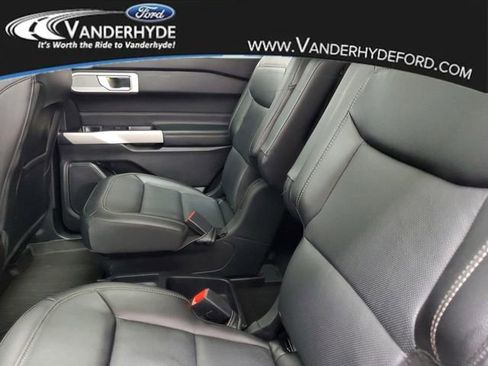 Used 2021 Ford Explorer Limited image 12