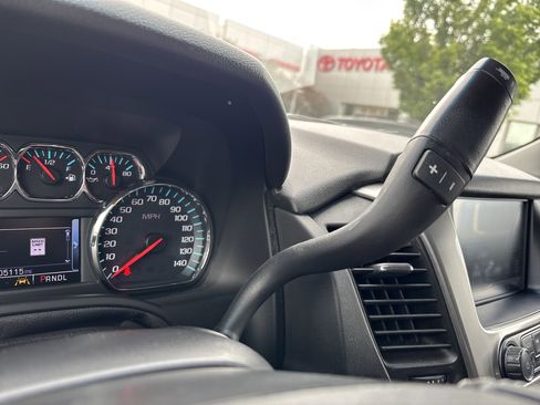 Used 2018 Chevrolet Suburban Premier RWD image 24