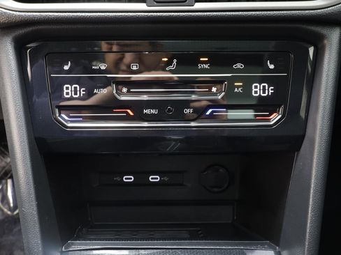 Used 2025 Volkswagen Taos SE image 11