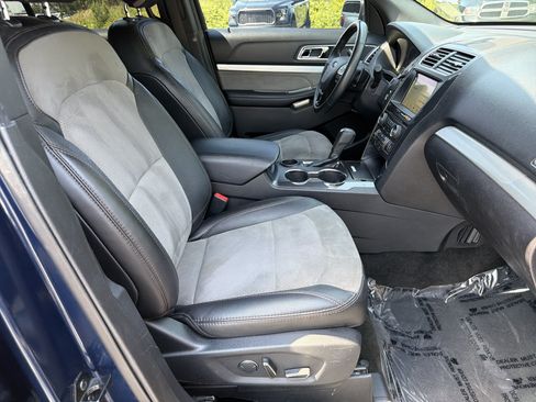 Used 2017 Ford Explorer XLT w/ Equipment Group 202A FWD image 13