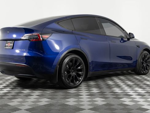 Used 2022 Tesla Model Y Long Range image 8
