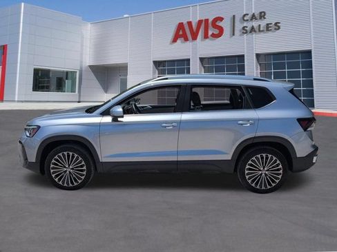 Used 2025 Volkswagen Taos SE FWD image 10
