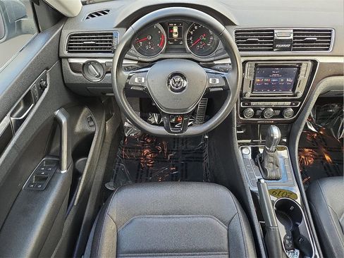 Used 2019 Volkswagen Passat 2.0T SE R-Line image 12