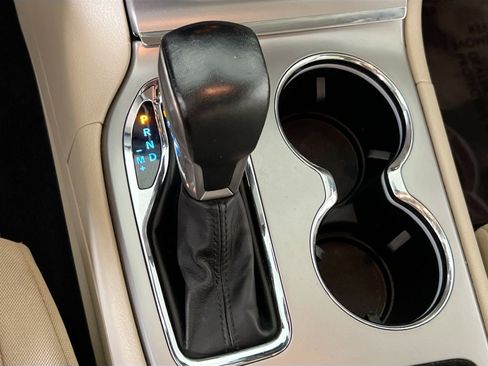 Used 2022 Jeep Grand Cherokee Laredo E image 17