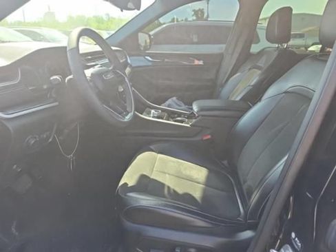 Used 2023 Jeep Grand Cherokee Altitude AWD/4WD image 3