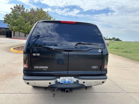 Used 2003 Ford Excursion XLT image 4