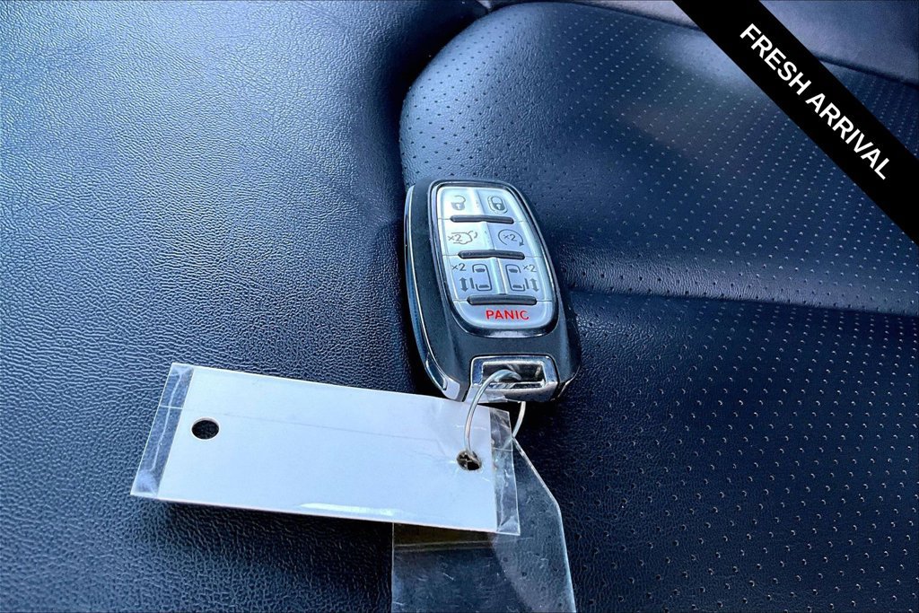 Used 2025 Chrysler Pacifica Select FWD image 33