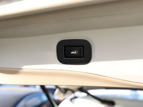 Used 2019 Nissan Rogue SL w/ Premium Package image 10