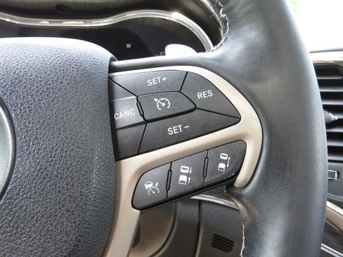 Used 2014 Jeep Grand Cherokee Overland w/ Advanced Technology Group AWD/4WD image 23