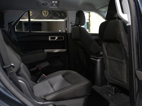 Used 2023 Ford Explorer XLT AWD/4WD image 16